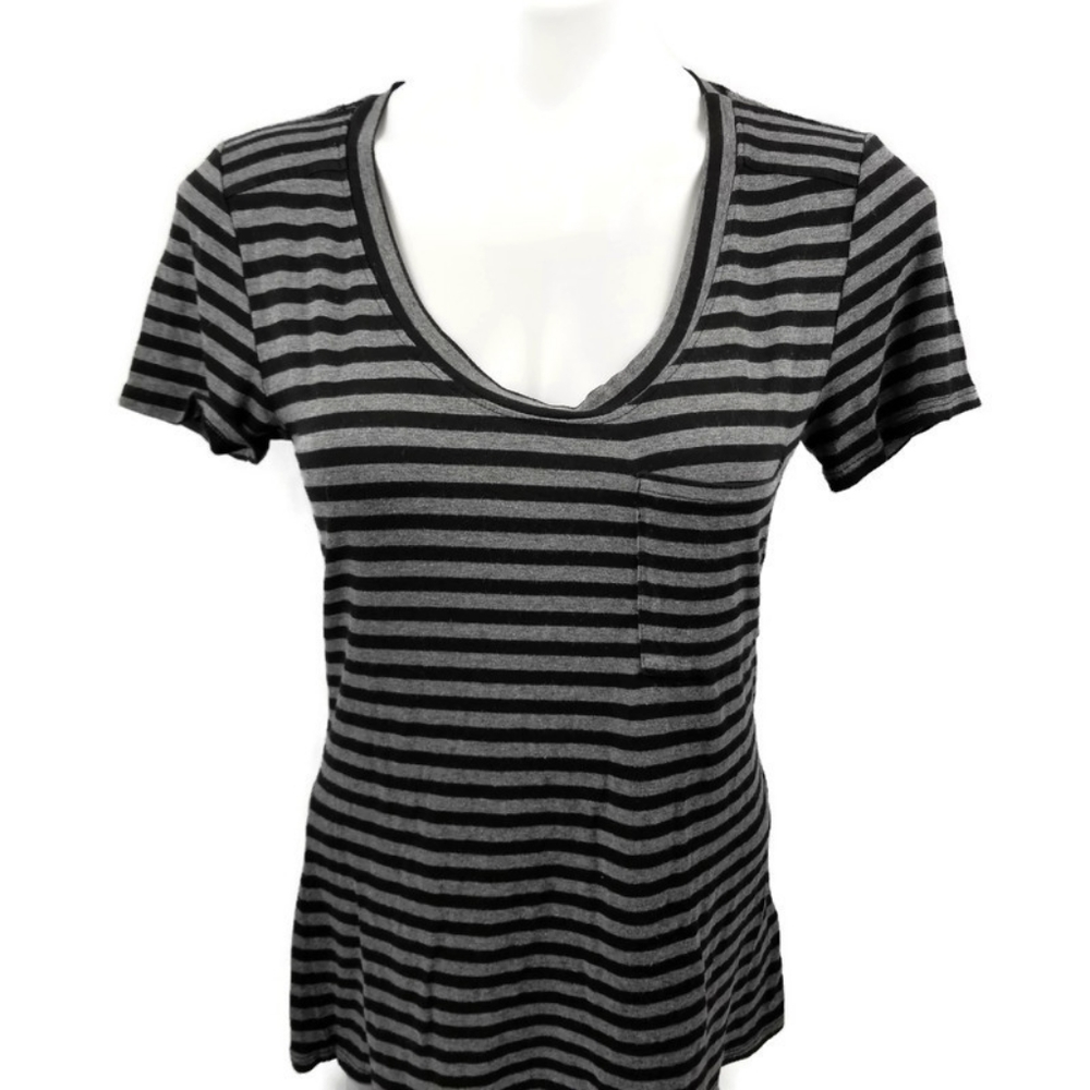 🎁 3/$20 Kenneth Cole Top